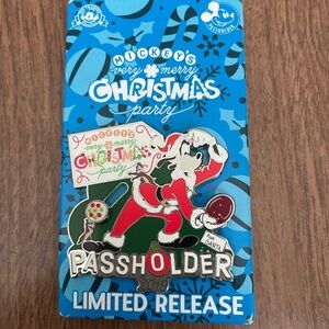 Disney Pins ✨  3/$15